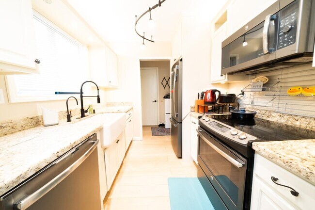 Foto del edificio - 1148 Shoreline Dr