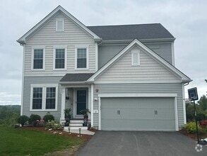 Building Photo - 33 Poplar Ln