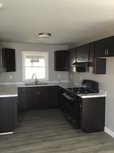 Building Photo - 252 Minocqua St