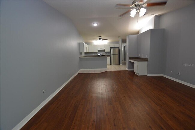 Foto del edificio - 42 Farmsworth Dr