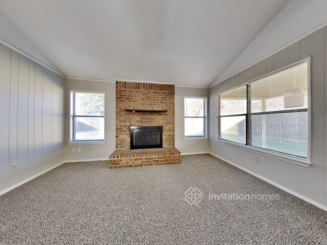 Building Photo - 8217 Meadowbrook Dr