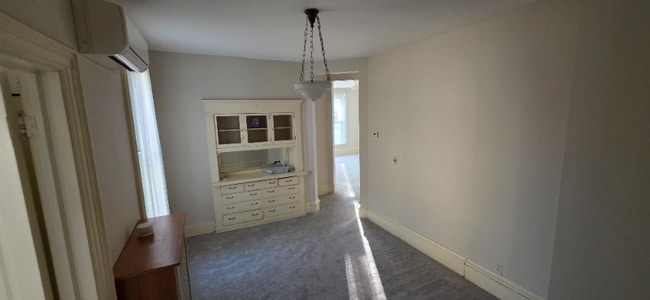 Building Photo - 621 6th St SE