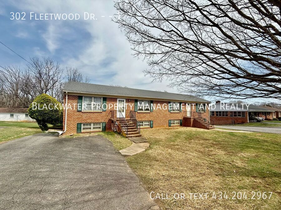 Photo - 302 Fleetwood Dr. --1