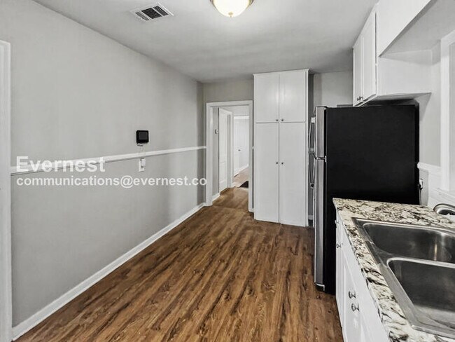 Foto del edificio - 4551 Manila Dr