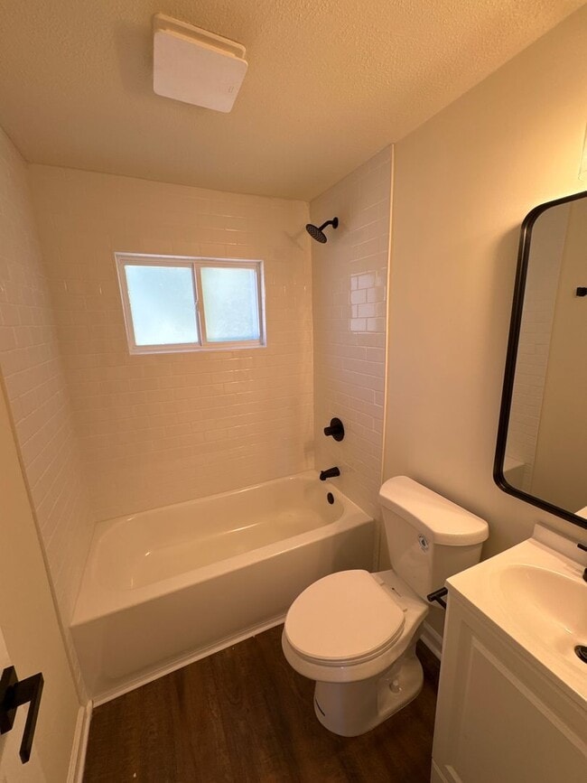 Foto del edificio - 2 Bed 1 Bath Duplex