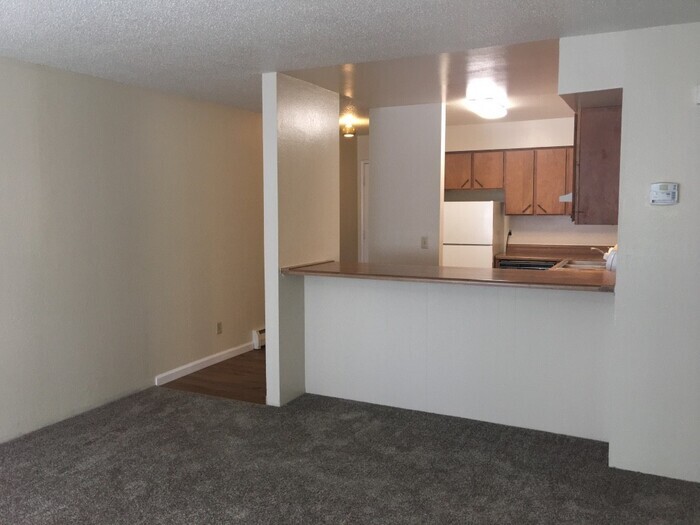 Primary Photo - NW Reno 2 Bedroom Apartment - It's Purrfect!
