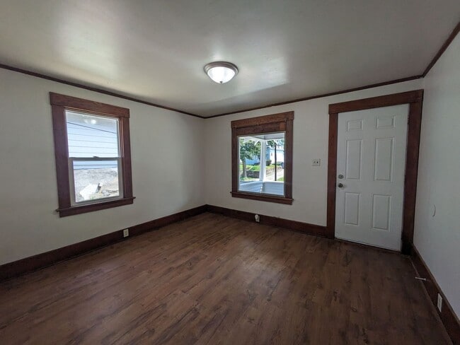 Building Photo - 2 Bedroom One Bath Available For Rent In B...