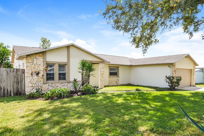 Foto del edificio - 409 Riverwoods Cir