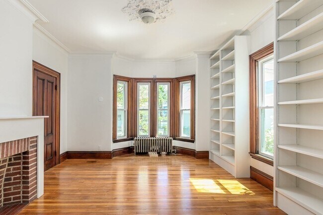 Foto del edificio - 14 Evergreen Ave