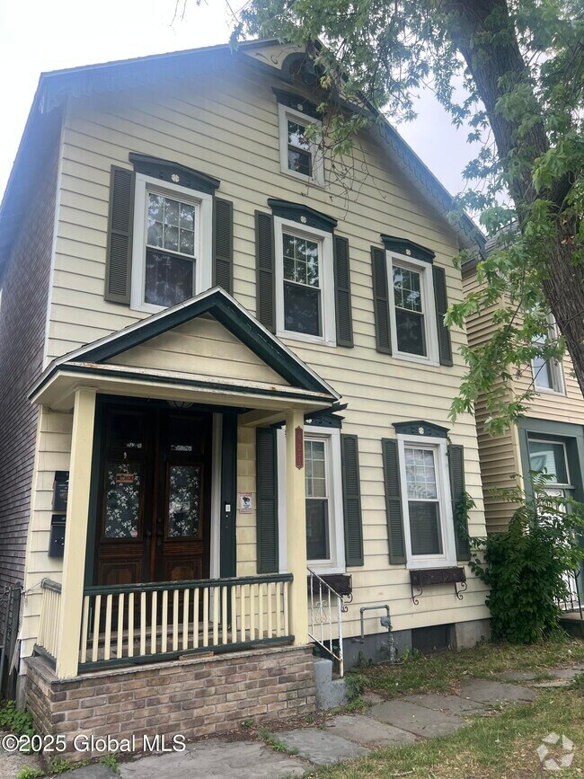 Building Photo - 627 4th Ave