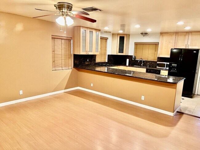 Foto del edificio - 8844 Greenview Pl