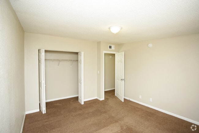 3BR, 1.5BA - 1100 SF - State Street