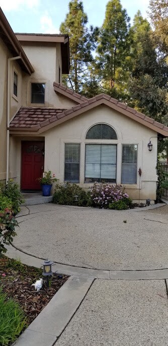 Building Photo - 3983 Santa Tomas Pl