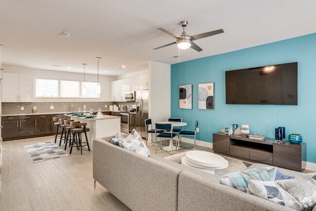 Living Room - Link Apartments® Grant Park