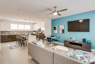 Living Room - Link Apartments® Grant Park