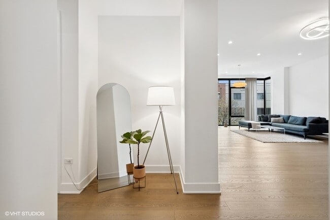 Building Photo - 6 N Bishop St
