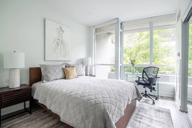 Building Photo - 250 Fort York Blvd