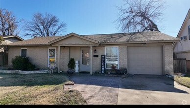 Building Photo - 4002 Yellowstone St