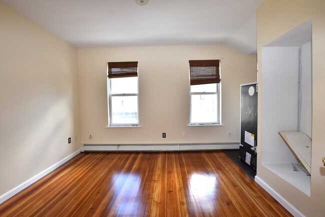 Building Photo - 375 Salem St
