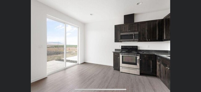 Foto del edificio - 6995 Sully Ln