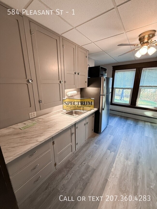 Foto del edificio - 584 Pleasant St