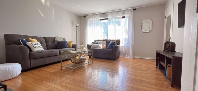 Building Photo - 308 W 27th St