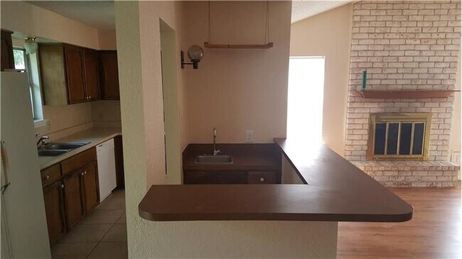 Foto del edificio - 3411 Crestmeadow Dr