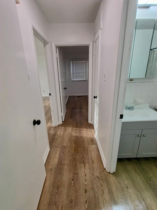 Building Photo - 6408 Blue Bird Dr