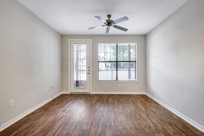 Foto del edificio - 7342 Oak Manor Dr