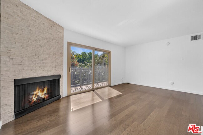 Building Photo - 141 S Clark Dr