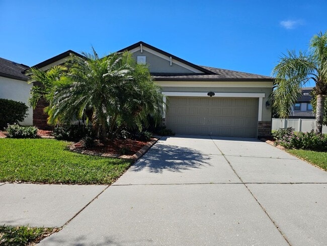 Beautiful 3/2 on Oversized Lot - Beautiful 3/2 on Oversized Lot House