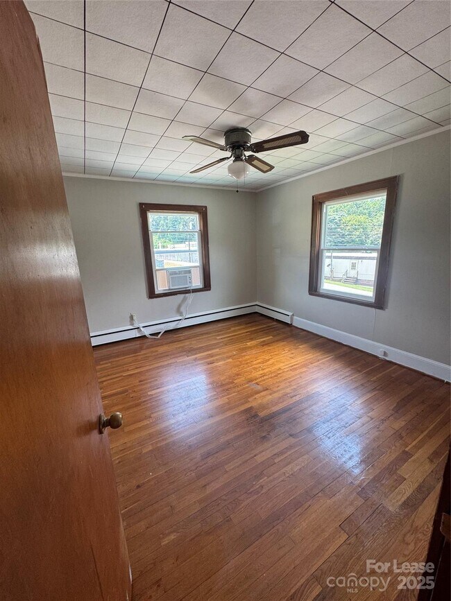 Foto del edificio - 506 Garden Creek Rd