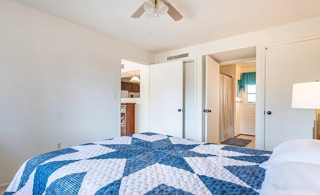 Foto del edificio - 303 S Paseo Madera