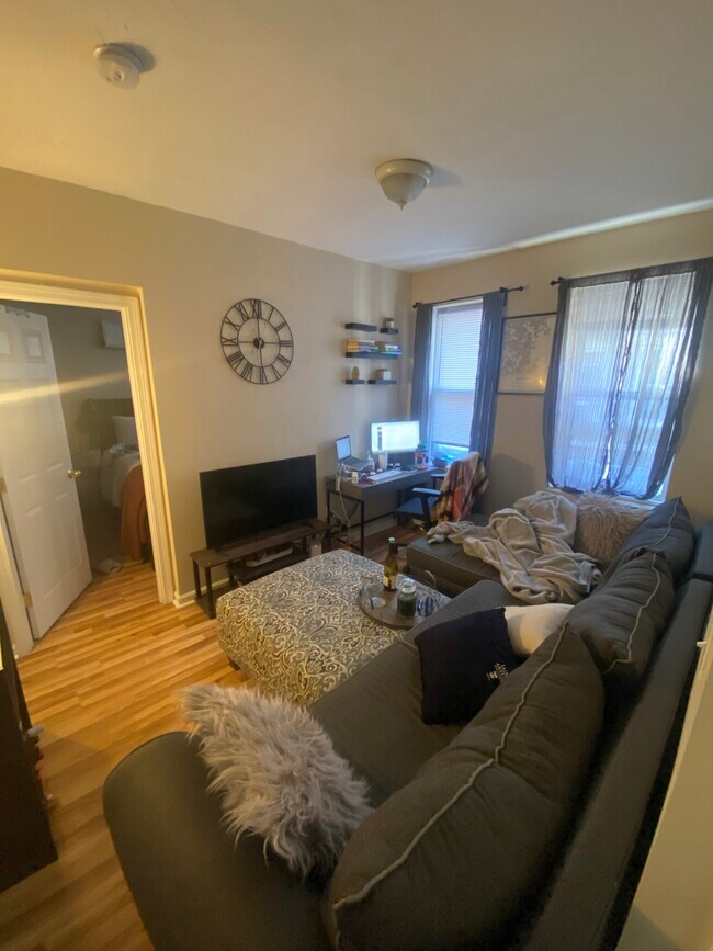 Building Photo - 222 Hanover St