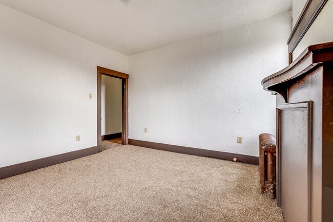 Building Photo - 466 Hays Ave