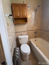 Building Photo - 93 Schley St