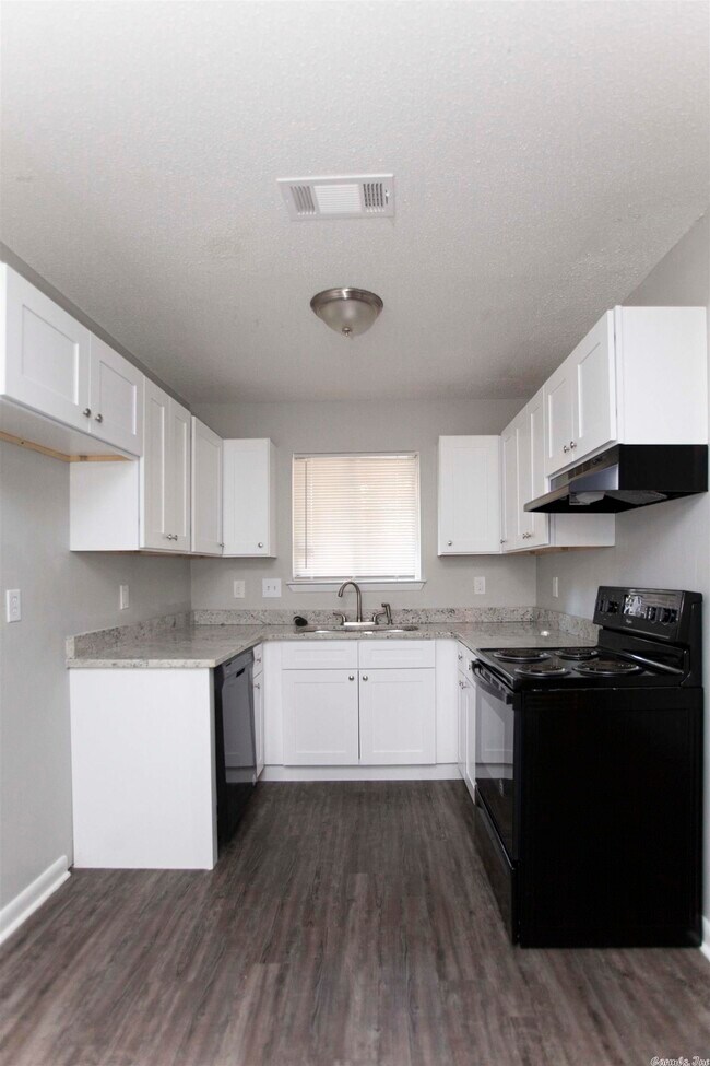 Foto del edificio - 10025 Whispering Pines Dr