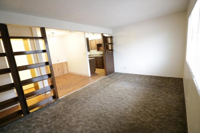 Building Photo - 1315 D Street, #12