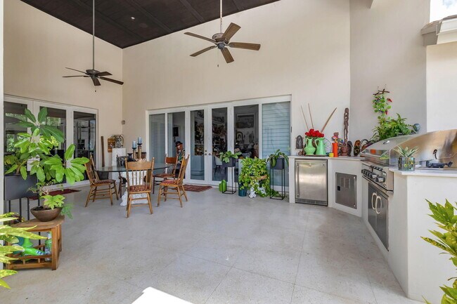 Foto del edificio - 17070 Royal Cove Way