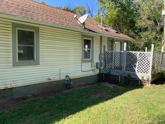 Side Deck - 3806 E 40th St