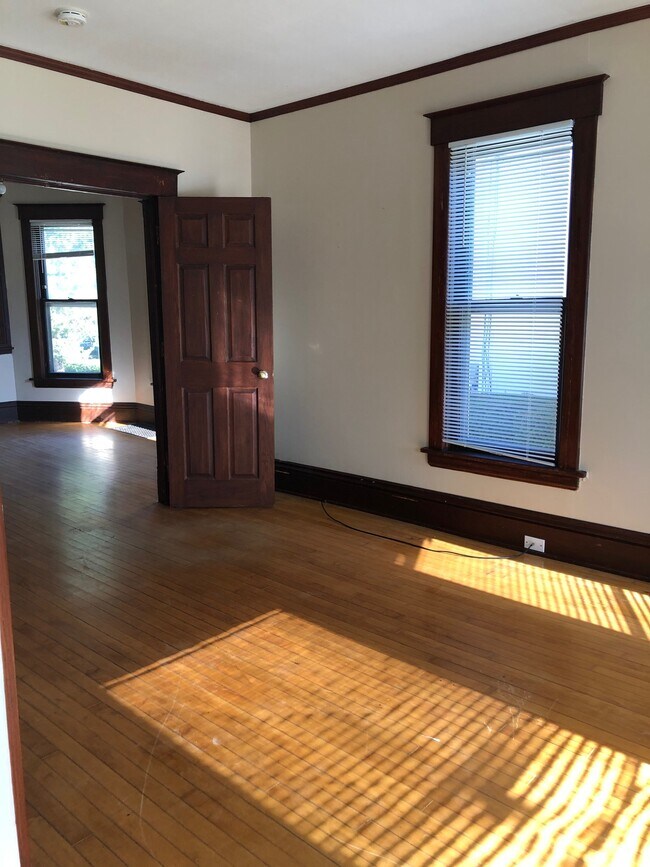 329 N Sherman Ave, Madison, WI 53704 Rentals in Madison at 329 N