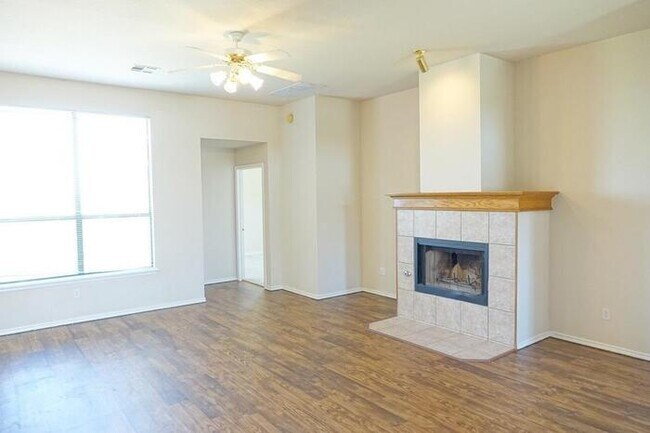 Building Photo - Gorgeous Edmond Home!