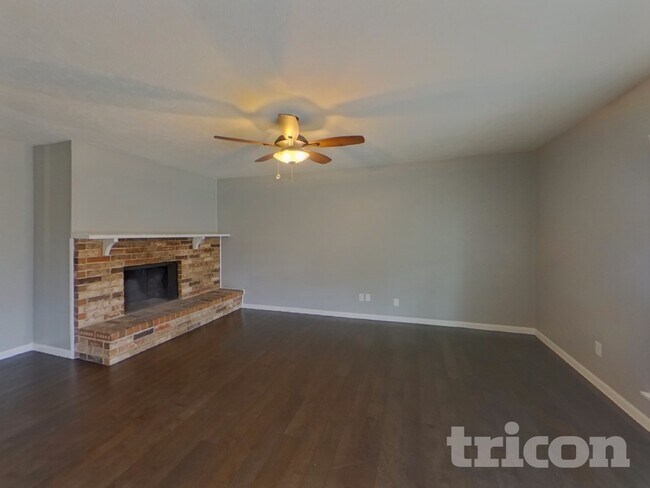 Building Photo - 6026 Lakecrest Dr