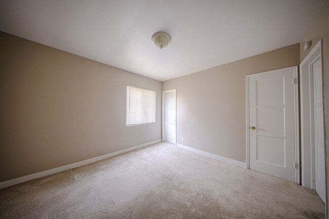 Building Photo - 1887 Locust Ave