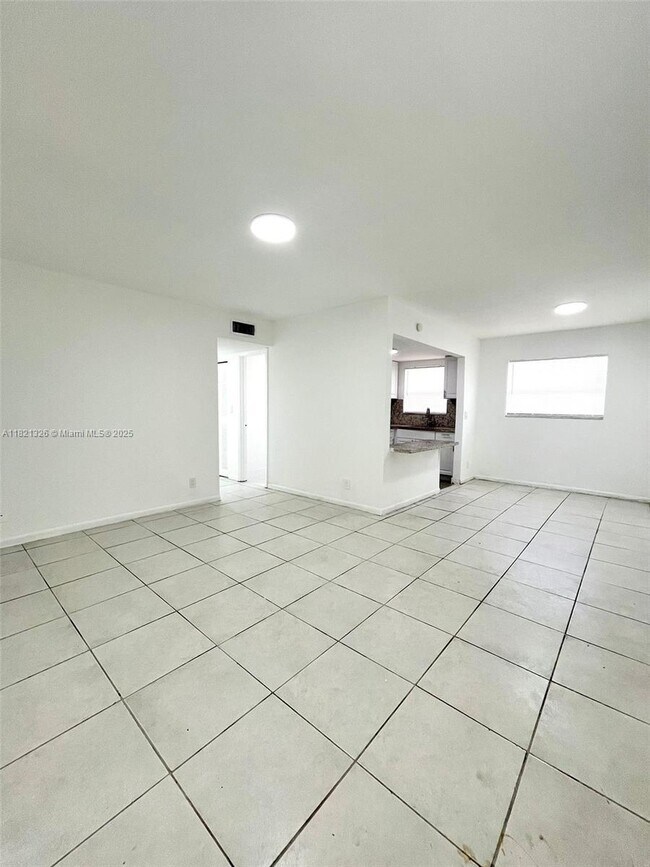Foto del edificio - 830 SW 74th Terrace