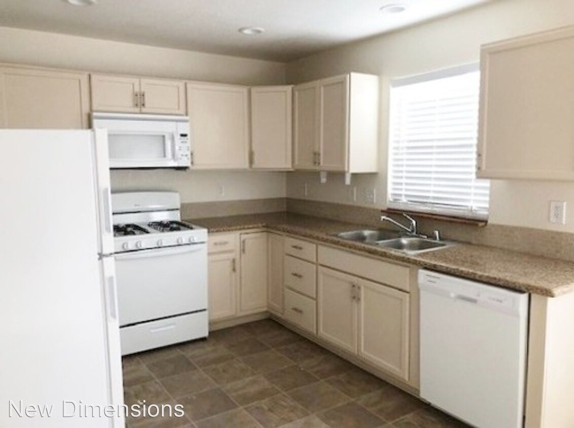 Building Photo - 775 Montello St
