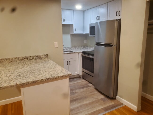 Kitchen - 39 Railroad Ave
