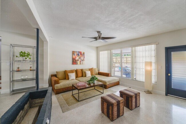 Building Photo - 12520 NE Miami Pl