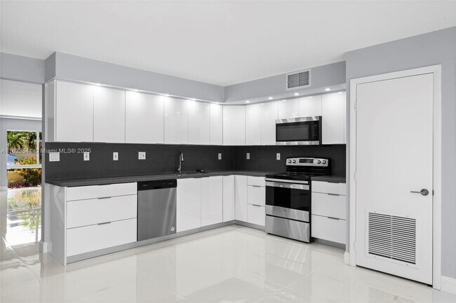 Foto del edificio - 2407 NE 10th St