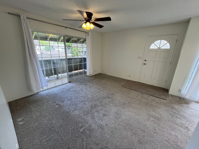 Foto del edificio - Royal Palm (Waipio) - Upstairs 2 bedrooms,...